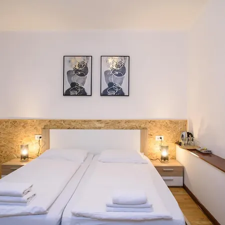Hotel In Meta Mate 3*