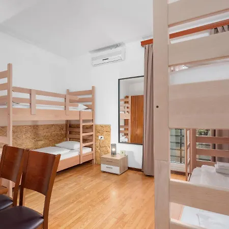 In Meta Mate Hotel