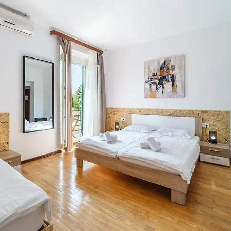 Hotel In Meta Mate Split