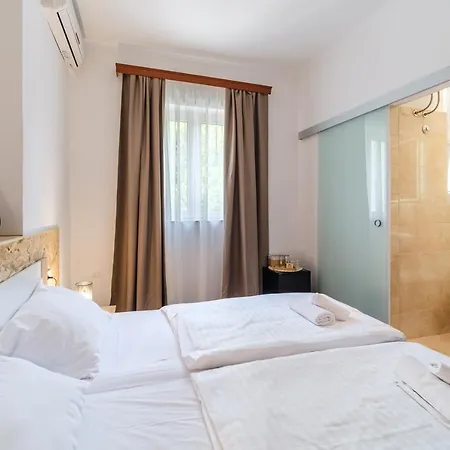 In Meta Mate Hotel