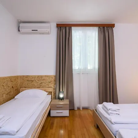 In Meta Mate Hotel