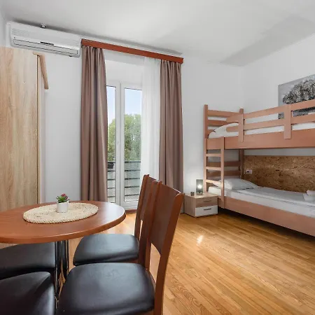 Hotel In Meta Mate Split