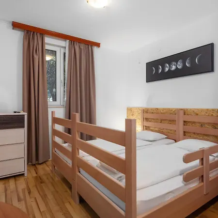 In Meta Mate Hotel